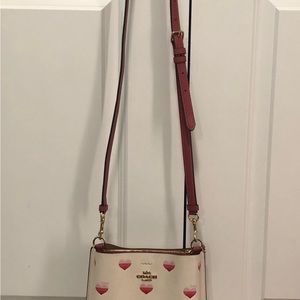Coach Mollie Bucket Bag 22 With Stripe Heart Print